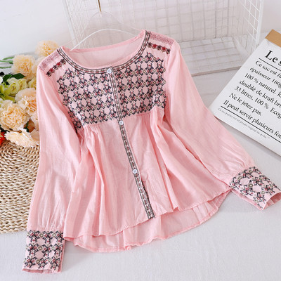 Mitmes värvitoonis vabaaja naiste särk nööpide ja ovaalse kaelusega