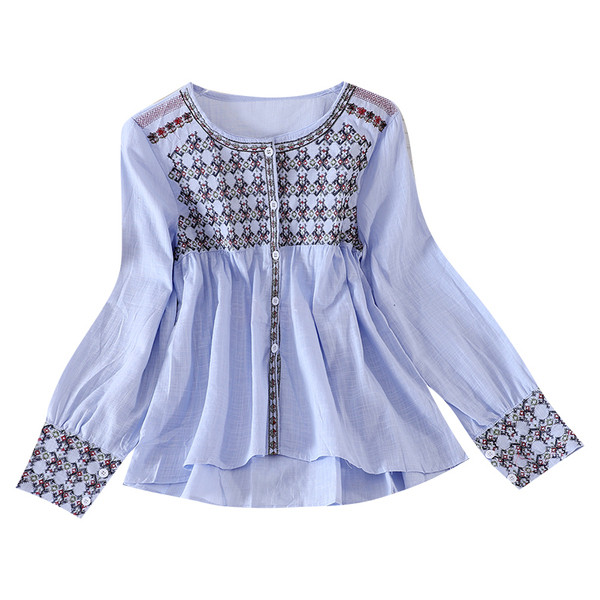 Mitmes värvitoonis vabaaja naiste särk nööpide ja ovaalse kaelusega