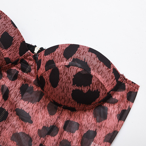 Elegáns női melltartó mély nyakkivágással és állatmintával