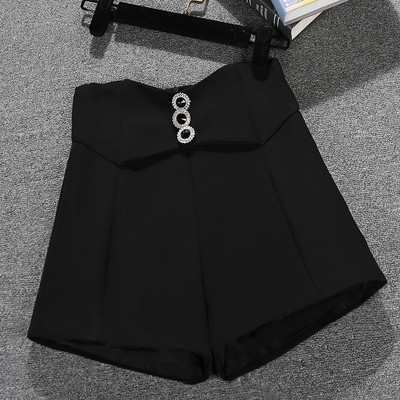 Női rövidnadrág - magas derékkal és gombokkal