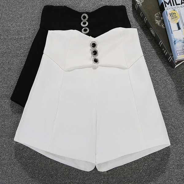 Női rövidnadrág - magas derékkal és gombokkal