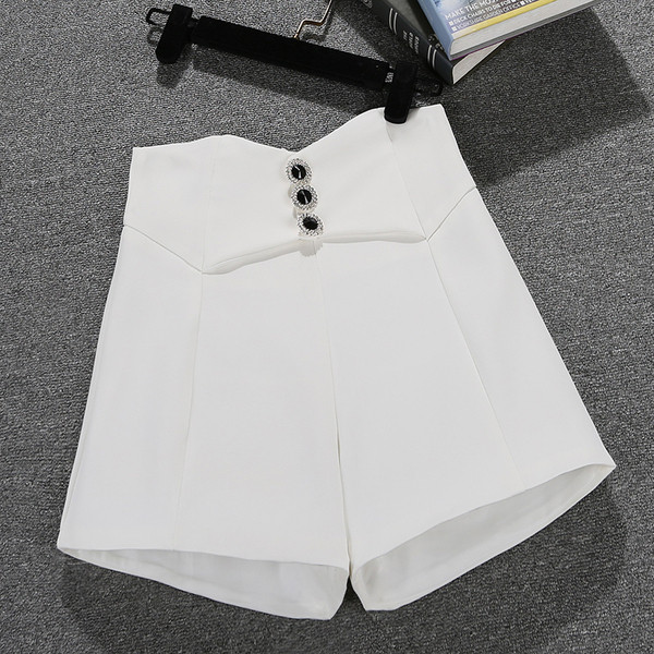 Női rövidnadrág - magas derékkal és gombokkal