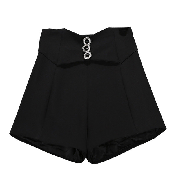 Női rövidnadrág - magas derékkal és gombokkal