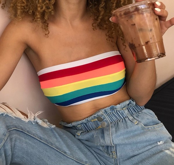 Napi női mellszoba színes mintával