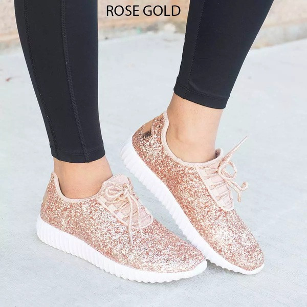 Fényes, fűzős tornacipő új modellje - nagy méretben