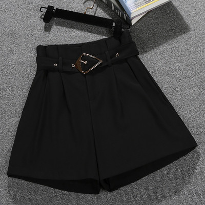 Sieviešu šorti ar jostu platu modeli