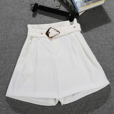 Sieviešu šorti ar jostu platu modeli