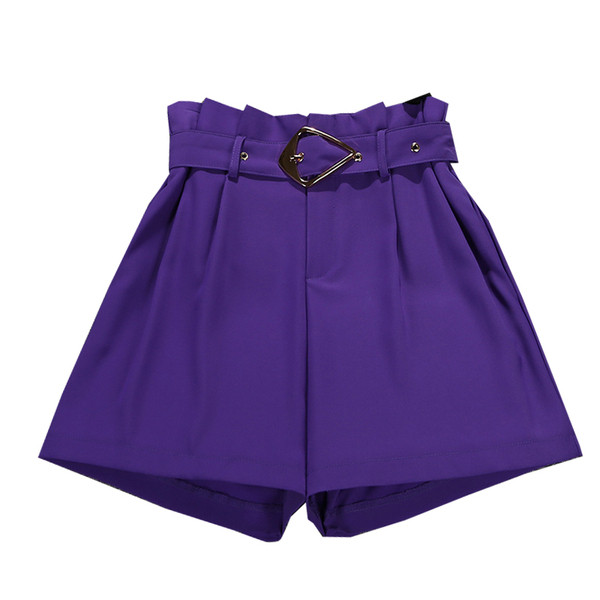 Sieviešu šorti ar jostu platu modeli