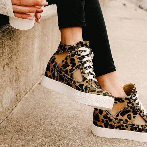 Modernas sieviešu kedas ar slēptu platformu