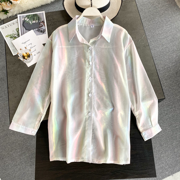 Cămașă de damă cu guler clasic și efect strălucitor