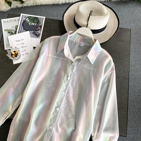 Cămașă de damă cu guler clasic și efect strălucitor