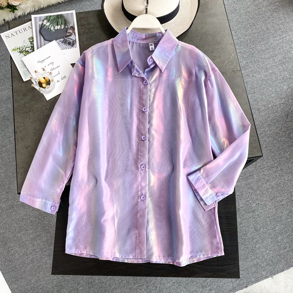 Cămașă de damă cu guler clasic și efect strălucitor