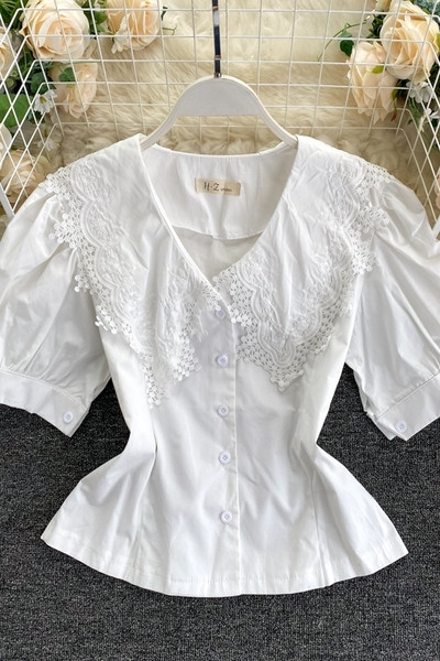 Női ing rövid ujjal és csipkegallérral