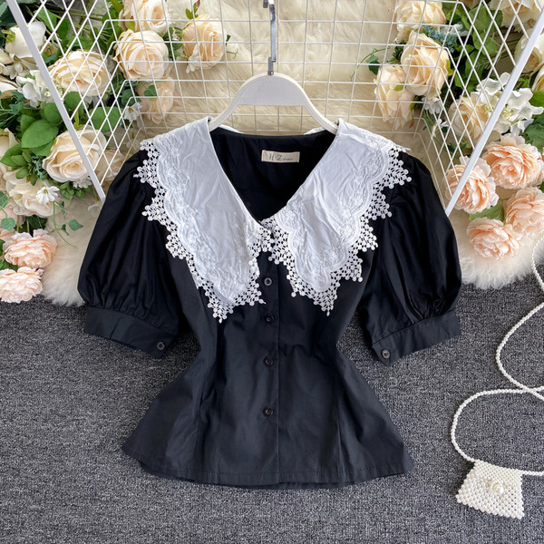 Női ing rövid ujjal és csipkegallérral