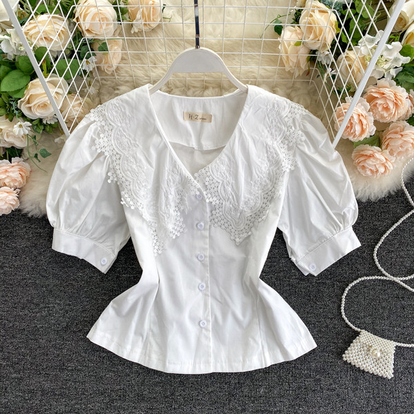 Női ing rövid ujjal és csipkegallérral