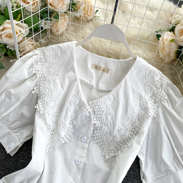 Női ing rövid ujjal és csipkegallérral