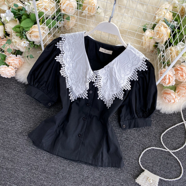 Női ing rövid ujjal és csipkegallérral