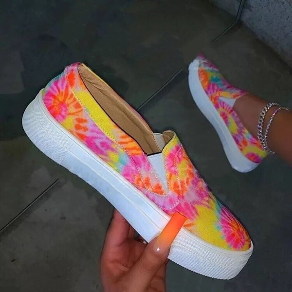 Ikdienas sieviešu kedas zaigojošās krāsās