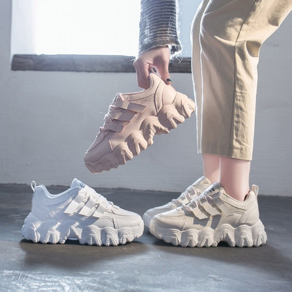 ΝΕΟ μοντέλο γυναικεία αθλητικά παπούτσια με κορδόνια και παχιά τραχιά σόλα