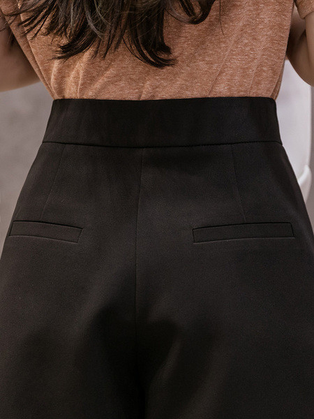 Sieviešu šorti ar jostu un augstu vidukli melnā krāsā