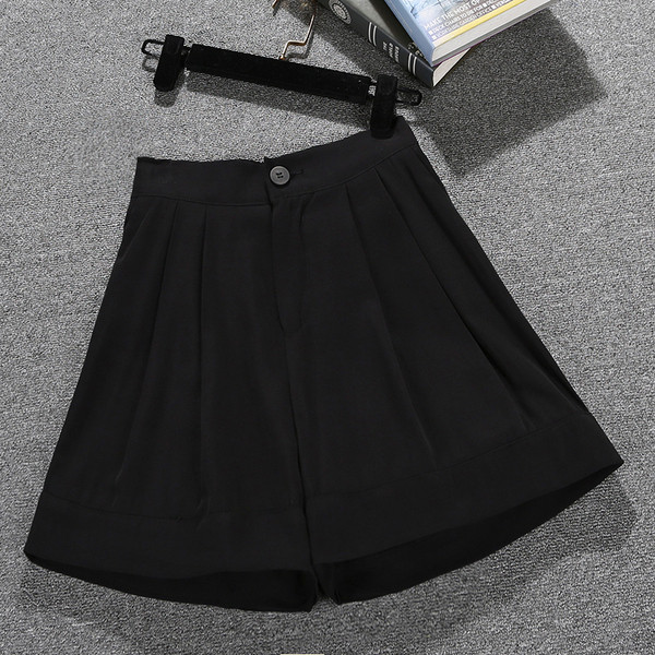 Sieviešu šorti - plats modelis ar augstu vidukli