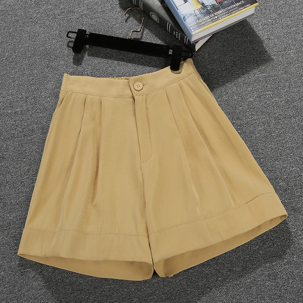 Sieviešu šorti - plats modelis ar augstu vidukli