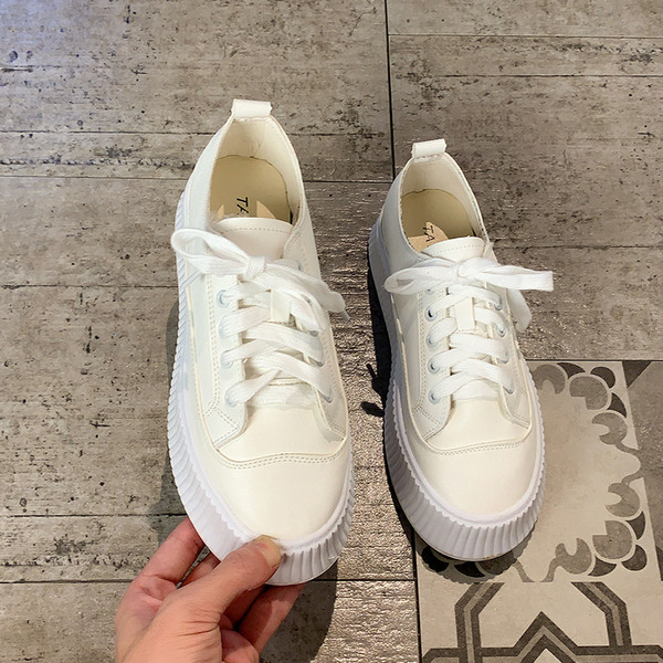 Γυναικεία αθλητικά παπούτσια με πλατφόρμα 5 cm σε λευκό χρώμα