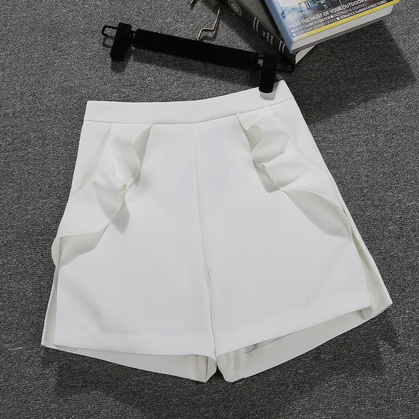 Sieviešu šorti ar cirtām – augstu vidukli