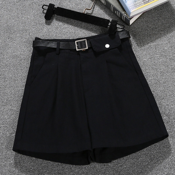 Sieviešu šorti ar jostu - plats modelis