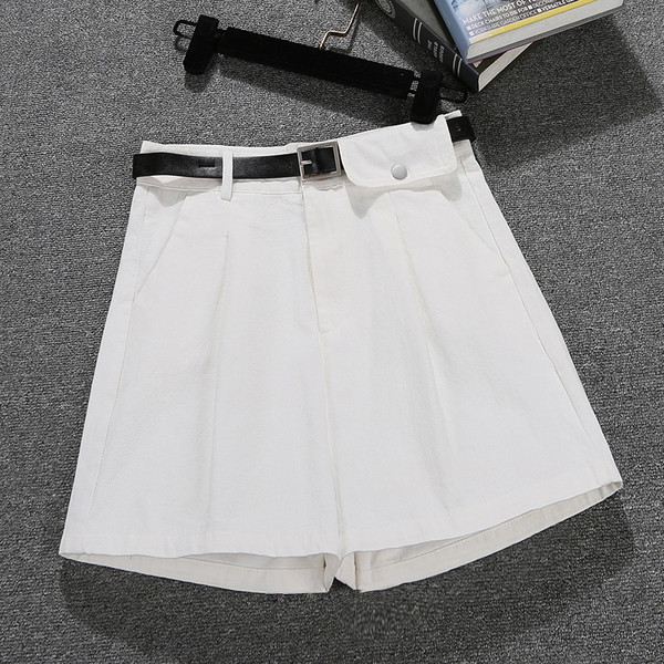 Sieviešu šorti ar jostu - plats modelis