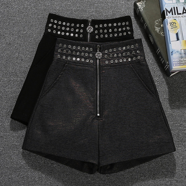 Uue mudeli naiste lühikesed püksid lukuga - kõrge vöökoht