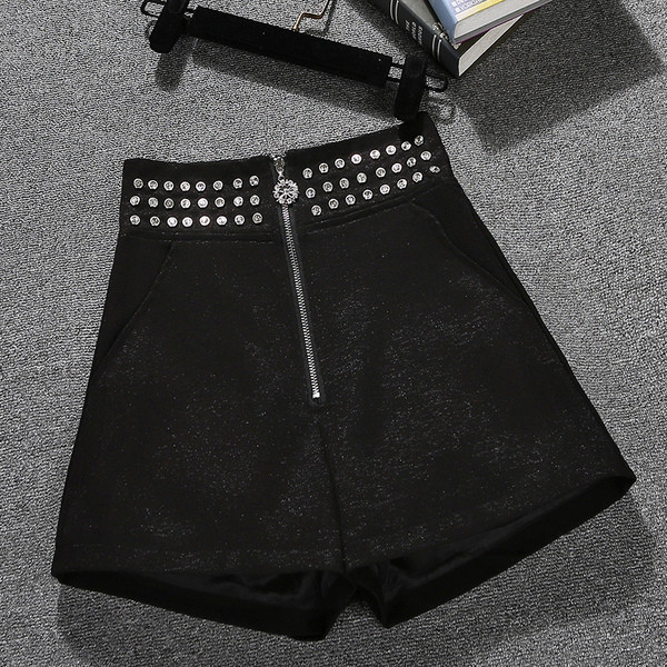 Uue mudeli naiste lühikesed püksid lukuga - kõrge vöökoht