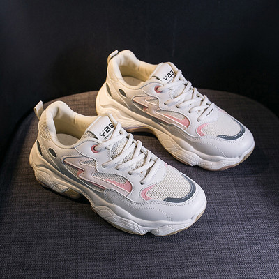 Naiste sportlikud ja vabaaja tossud paelte ja paksu tallaga