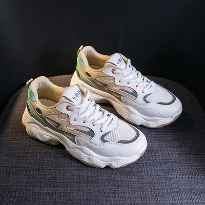 Naiste sportlikud ja vabaaja tossud paelte ja paksu tallaga