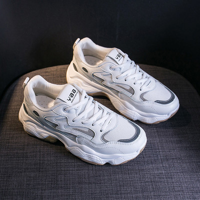 Naiste sportlikud ja vabaaja tossud paelte ja paksu tallaga