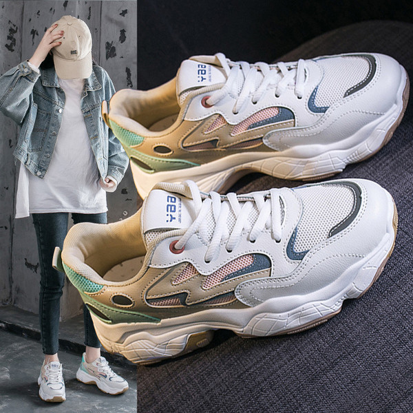 Naiste sportlikud ja vabaaja tossud paelte ja paksu tallaga