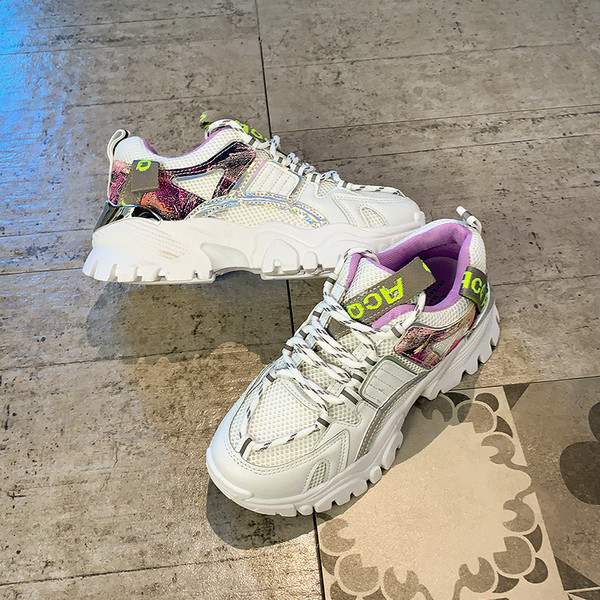 Adidași de damă cu talpă aspră de 5 cm și șireturi