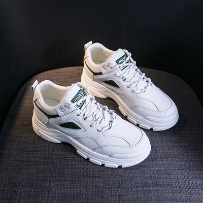 Modern női tornacipő fűzővel és vastag talppal