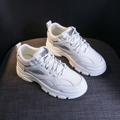 Modern női tornacipő fűzővel és vastag talppal