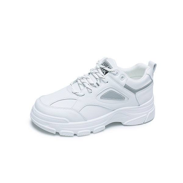 Modern női tornacipő fűzővel és vastag talppal