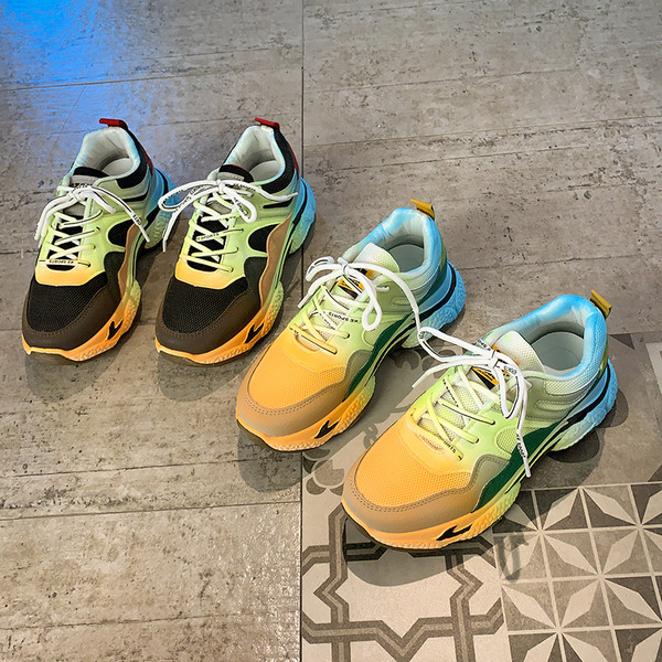 Krāsainas sieviešu kedas ar mežģīnēm