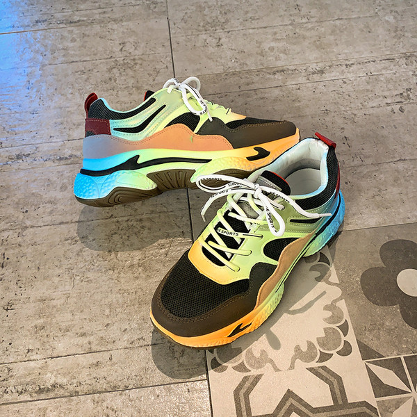 Krāsainas sieviešu kedas ar mežģīnēm