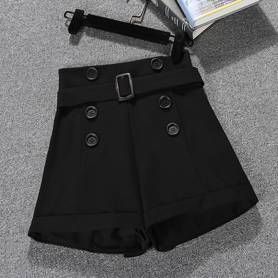 Új modell női rövidnadrág övvel és gombokkal