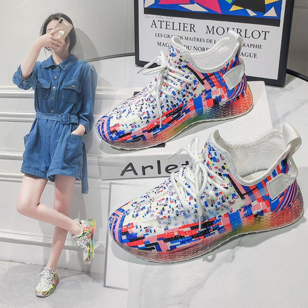 Ikdienas sieviešu kedas ar mežģīnēm un krāsainu rakstu