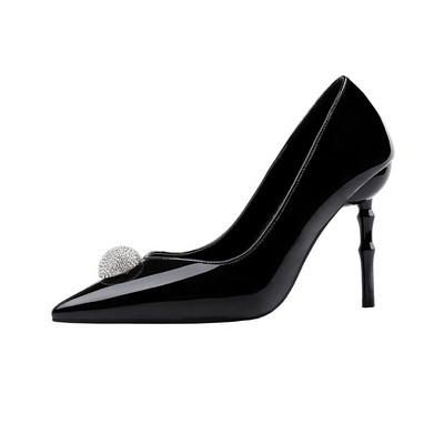 Öko bőrből készült vékony sarkú női cipő - hegyes modell