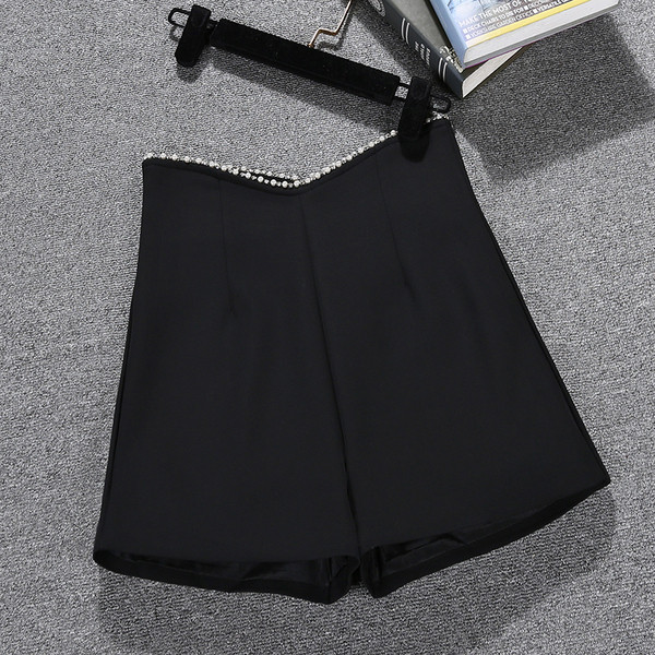 Pantaloni scurți de damă cu pietre - talie înaltă