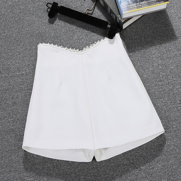 Pantaloni scurți de damă cu pietre - talie înaltă