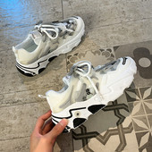 Női tornacipő 4 cm-es platformmal és fűzővel