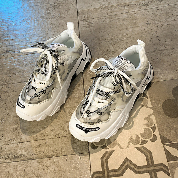 Női tornacipő 4 cm-es platformmal és fűzővel