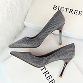 Sieviešu smailas kurpes ar plāniem papēžiem vairākās krāsās